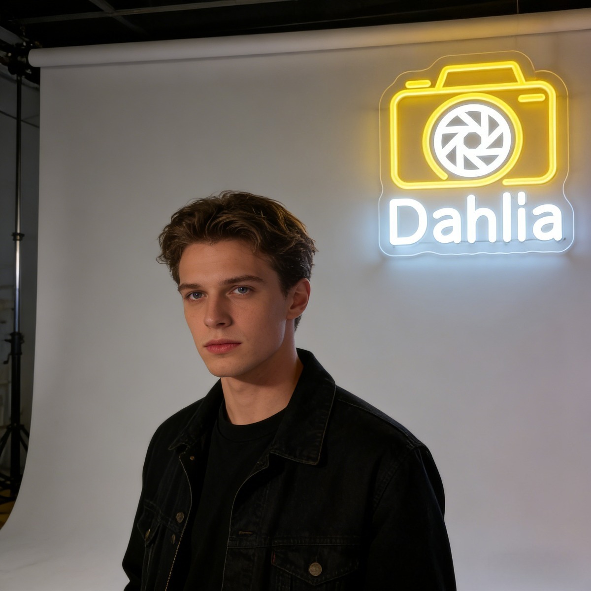 Dahlia Camera Neon Light Sign  - Photography Lighting Wall recension och pris