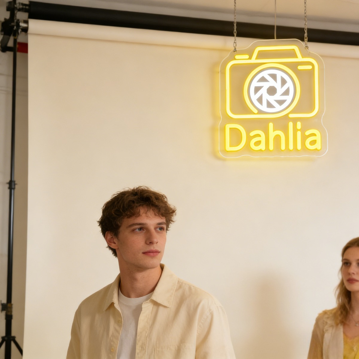 Dahlia Camera Neon Light Sign  - Photography Lighting Wall recension och pris